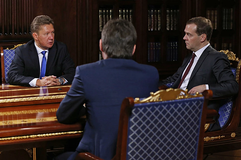 Алексей Миллер и министр энергетики Александр Новак, объяснили премьеру Дмитрию Медведеву, почему пришлось перекрыть поставки топлива
