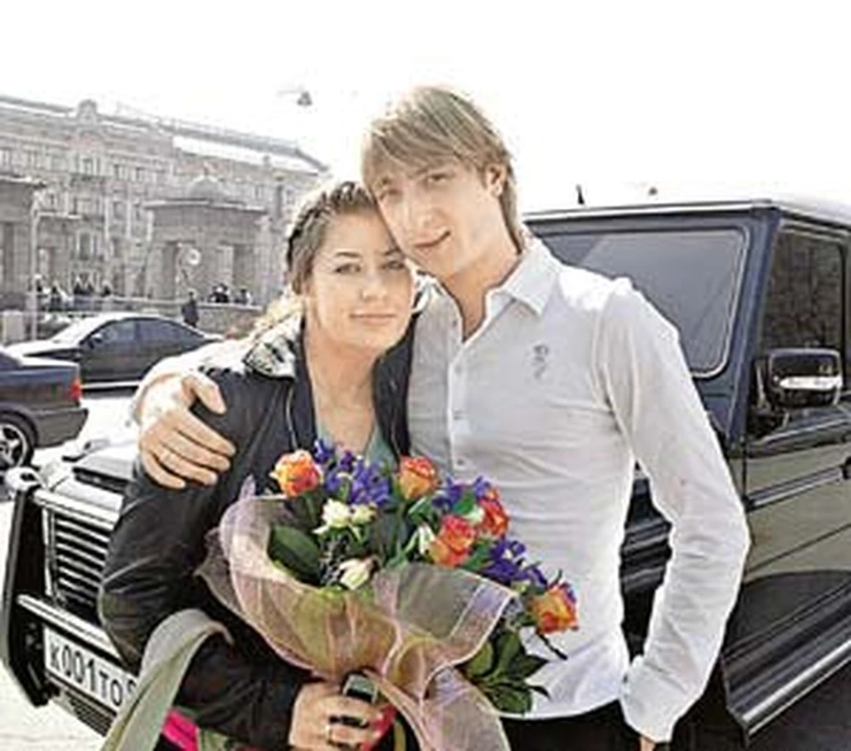 Мария и Евгений Плющенко сына няням не доверяют.