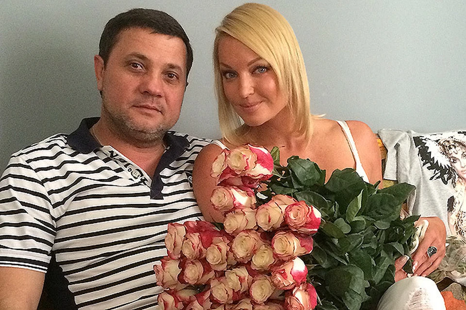 Анастасия Волочкова поделилась с "КП" радостной вестью: они вновь воссоединились с Бахтияром и счастливы вместе