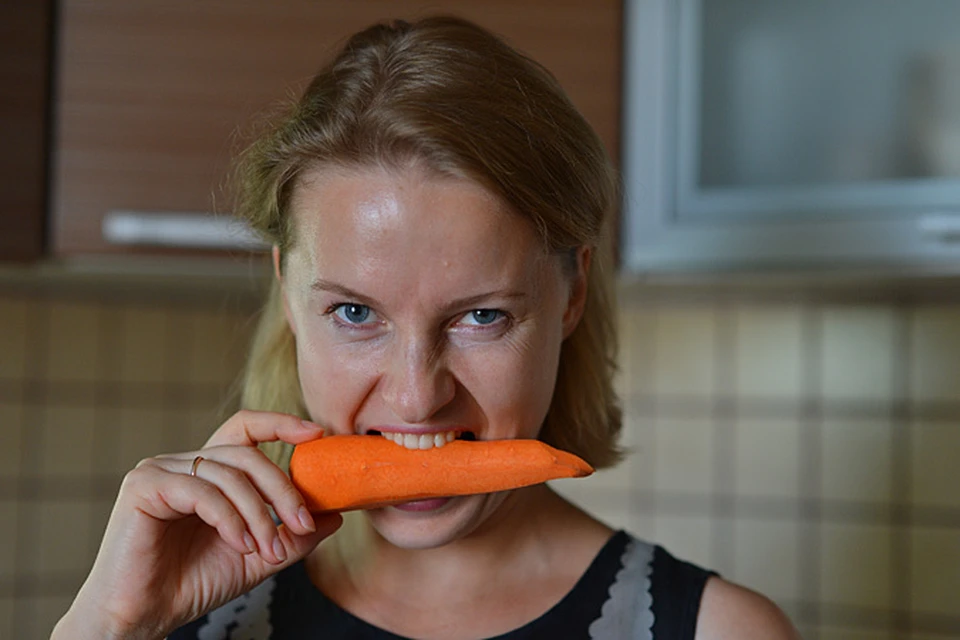 Морковка конечно полезна, но сыроедением может заниматься только абсолютно здоровый человек.