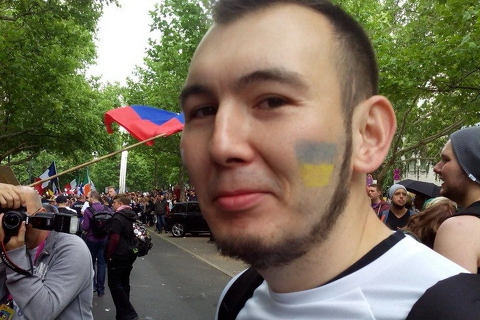 Самый активный гей Новосибирска Булат Барантаев поддержал «Марш за федерализацию Сибири».