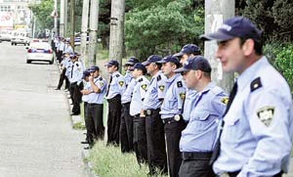 Здание ГРВЗ в Тбилиси окружено полицией.