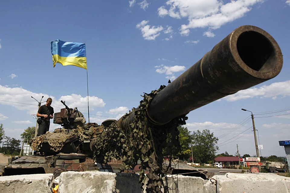 Часть украинских танков - примерно от пяти до десяти - сумела прорваться из луганского аэропорта