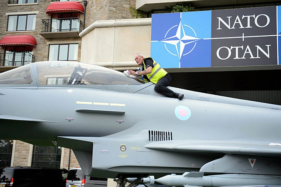 Так вот, что он мне сказал по поводу всей этой вакханалии саммитов ЕС и НАТО, санкций и военных баз