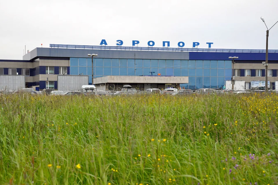 Аэропорты в мурманской. Панно аэропорт Мурманск. Аэропорт Мурманск. Аэропорт Мурманск фото. Город герой Мурманск аэропорт