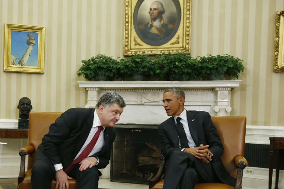 Петр Порошенко старательно прогибал спину, пытаясь услышать от Барака Обамы хоть что-то про миллиарды долларов и танки для Украины. Но Америка опять отделалась «печеньками».