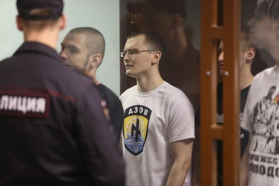 Первым эту футболку продемонстрировал националист из банды Венгервельда