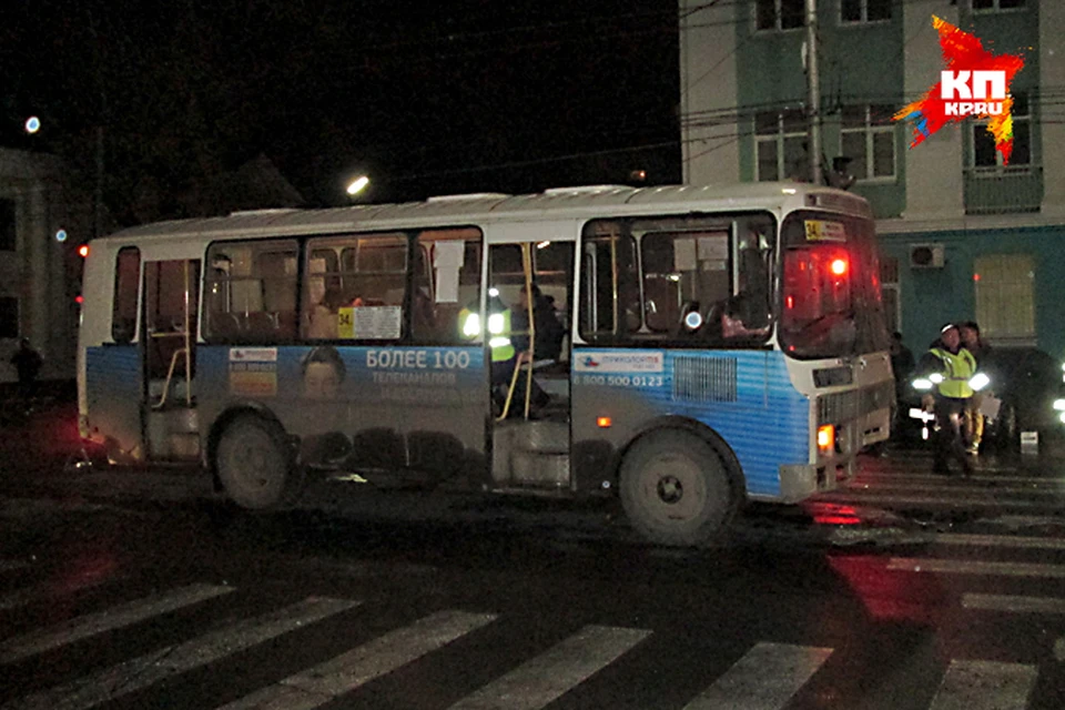 В салоне автобуса находилось около 30 человек.