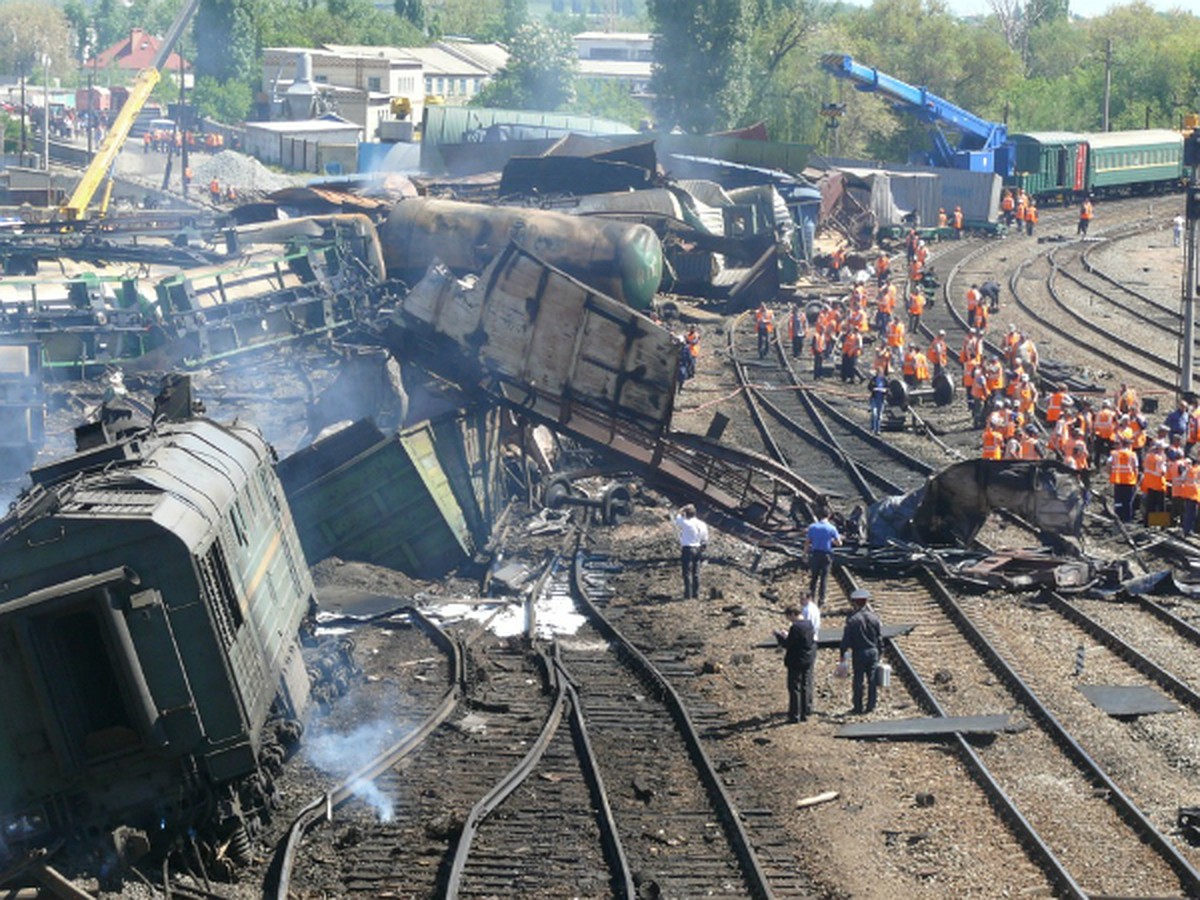 Следователи разобрались в причинах масштабного крушения грузового состава в Белой  Калитве - KP.RU