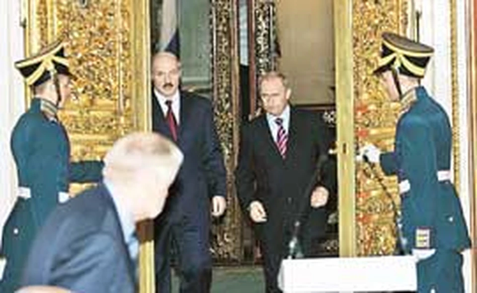 Александру Лукашенко пришлось идти тем направлением, которое задал ему Владимир Путин.