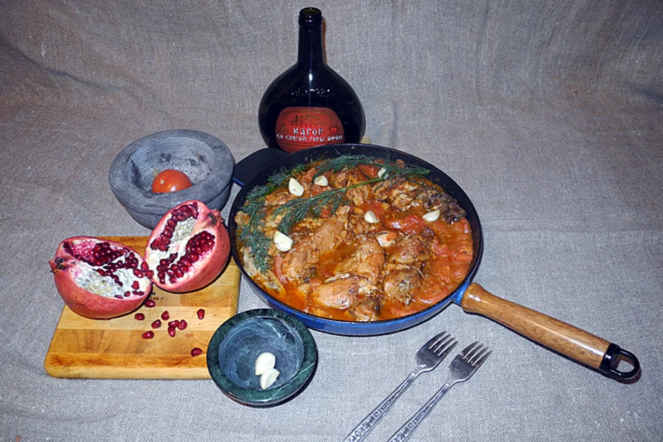 Курица в помидорах с вином - да это же грузинское чахохбили!