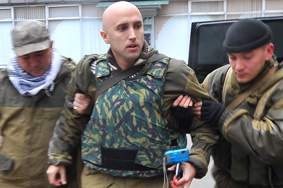 Британский журналист Грэм Филипс попал под минометный обстрел в Донецкой области.