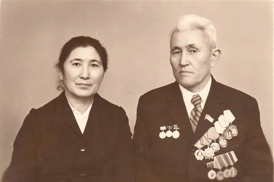 Бегималы Джамгырчынов с супругой Настой вырастили и воспитали четверых детей. Фото из семейного архива Джамгырчыновых.