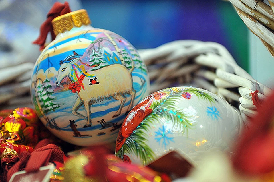 Подарки и сувениры со всех уголков мира можно будет приобрести на новогодней ярмарке, которая откроется 20 декабря на площади у Музыкальной эстрады Парка Горького.