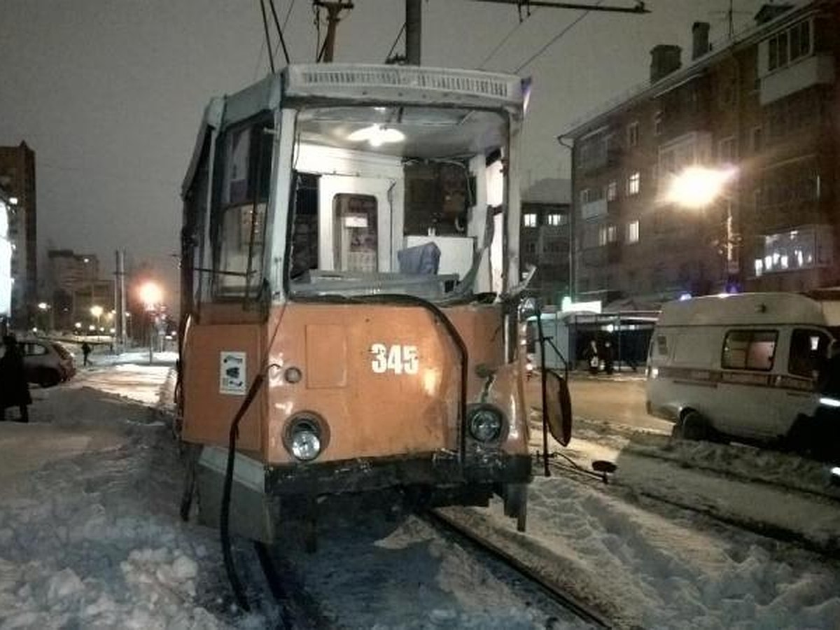 В Перми выясняют причины ДТП, в котором трамвай протаранил два автобуса -  KP.RU