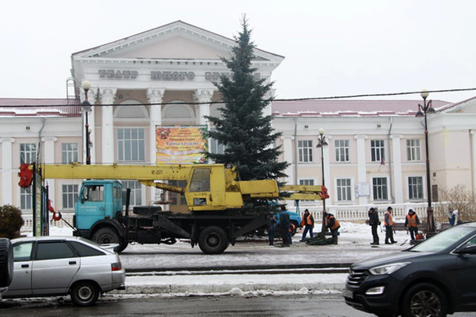 Установка брянск. Новогоднее фото ТЮЗА Брянск.