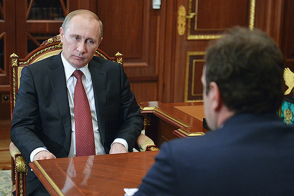 Президент России Владимир Путин и министр природных ресурсов и экологии РФ Сергей Донской во время встречи в Кремле