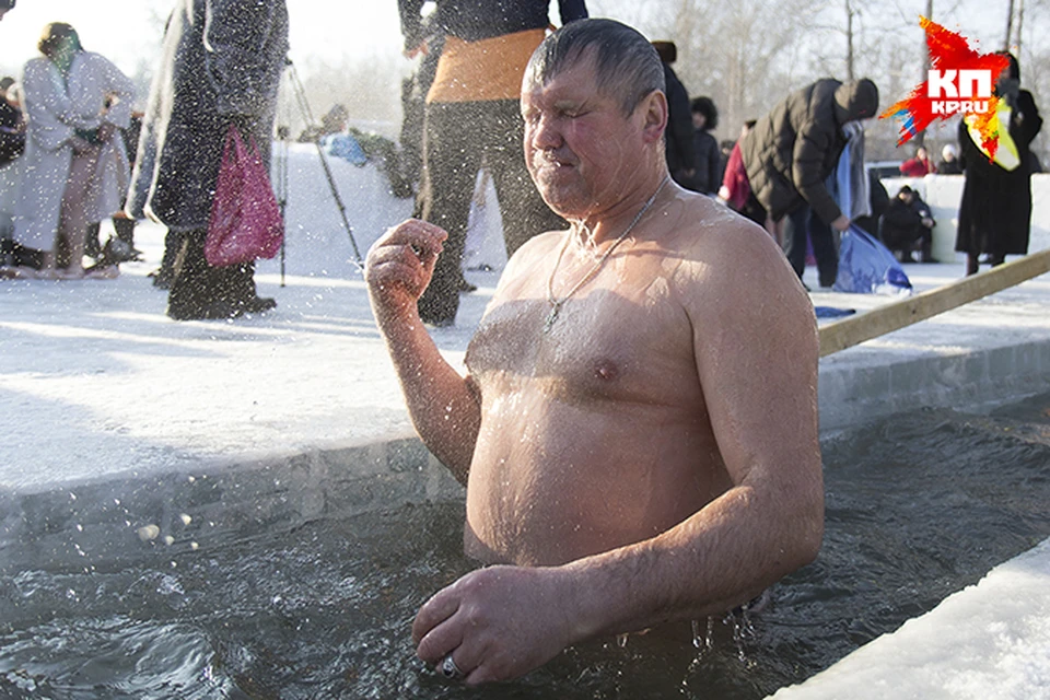 Крещение в Иркутске: несколько тысяч горожан окунулись в ледяные проруби.