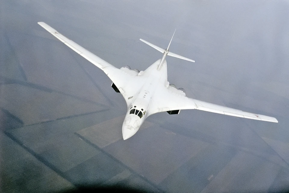 Российские ученые первыми создали гиперзвуковые ракеты, которые способен нести на себе бомбардировщик Ту-160. Фото: AP