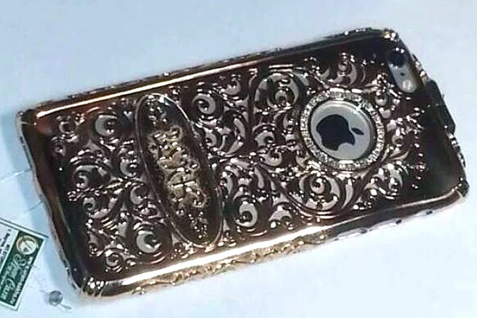 Якутский бизнесмен облачил свой айфон в 110 граммов чистого золота.
