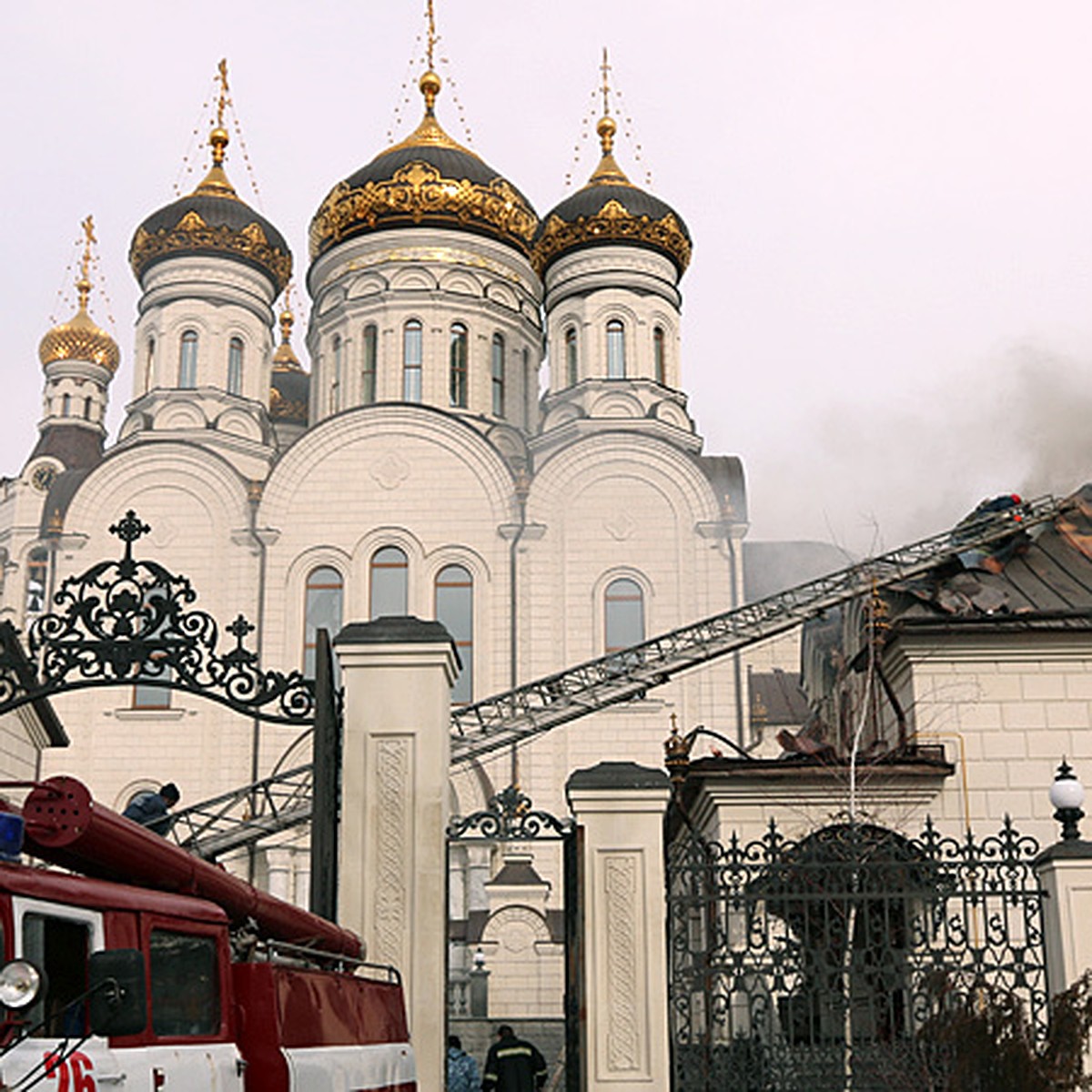 В Горловке снаряд украинской артиллерии попал в трапезную центрального  храма - KP.RU