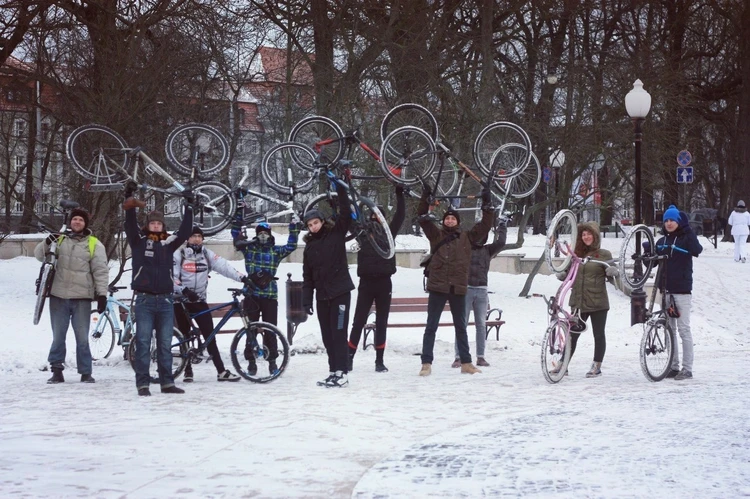 Кручу-верчу, согреться хочу: Калининградцы отметят День зимнего велосипеда
