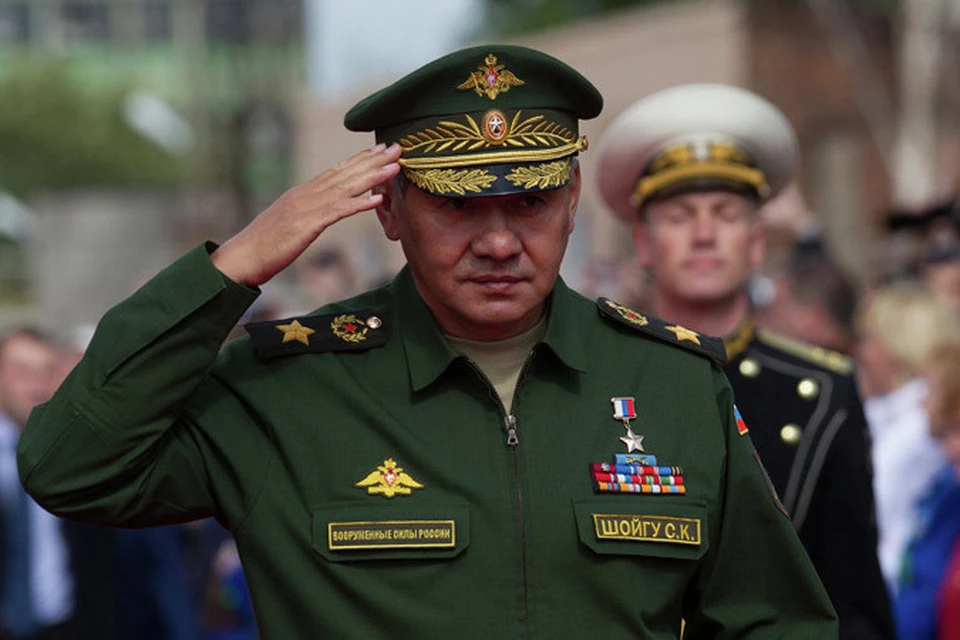 Министр обороны Сергей Шойгу ознакомился с образцами вооружений танковой дивизии Революционной армии Кубы