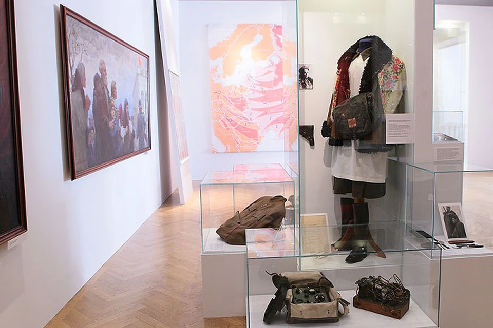 В Москве открылась выставка, на которой представлены уникальные архивные документы и экспонаты, связанные с освобождением от фашистских захватчиков территории Украинской ССР