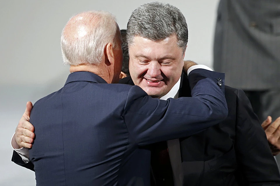 Из украинской столицы на поклон за поставками оружия прилетал уже и глава украинской власти Порошенко