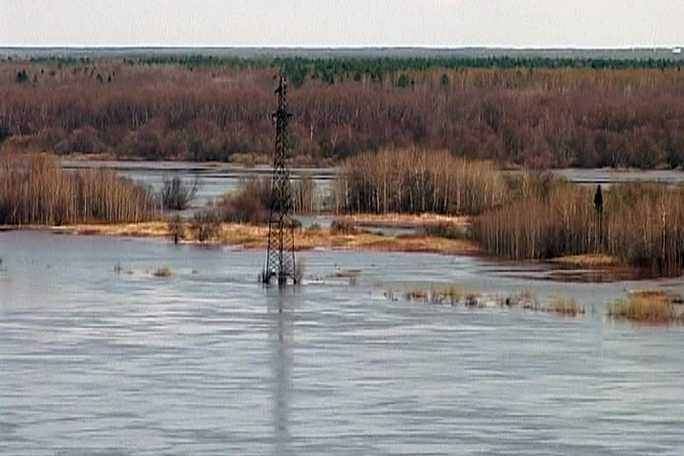 Уровень воды в каме березники на сегодня. Паводок на реке. Кама. Кама Набережные Челны 1980 года уровень воды.