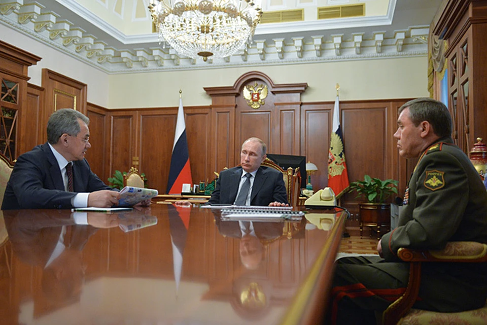 Владимиру Путину доложили министр обороны Сергей Шойгу и начальник генштаба Валерий Герасимов