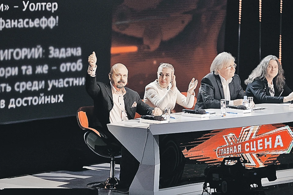 Среди коллег по судейскому столику -  (справа налево) Сергей Чиграков,  Юрий Антонов, Жанна Рождественская - только Уолтер является продюсером.