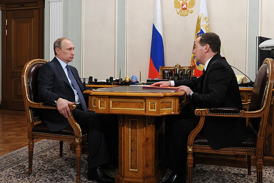 На недавней встрече с Дмитрием Медведевым Владимир Путин согласился на предложение правительства - пойти на встречу Украине