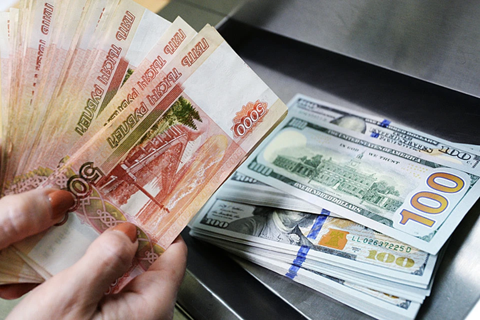 На открытии торгов в понедельник рубль отыграл свое пятничное «фиаско»