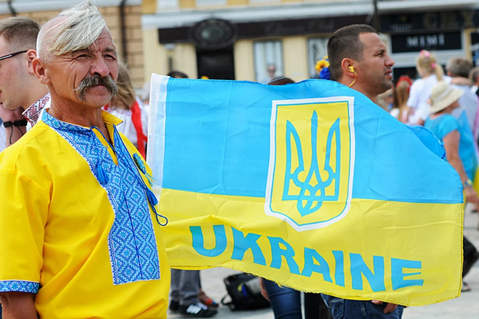 Самые сообразительные и жизнелюбивые жители Украины стали массово покидать свою страну.