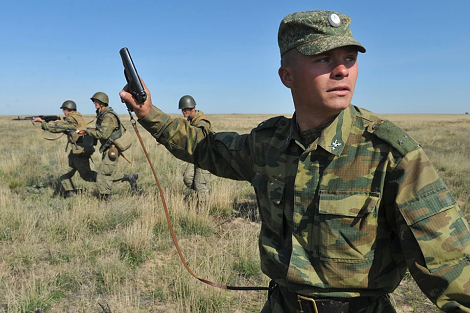 Число военнослужащих по контракту в Российской армии на 24 тыс превысило количество солдат-срочников