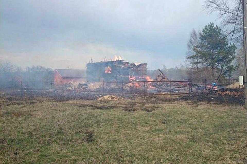 В Переславском районе сгорели 15 домов. Фото: ГУ МЧС по ЯО.