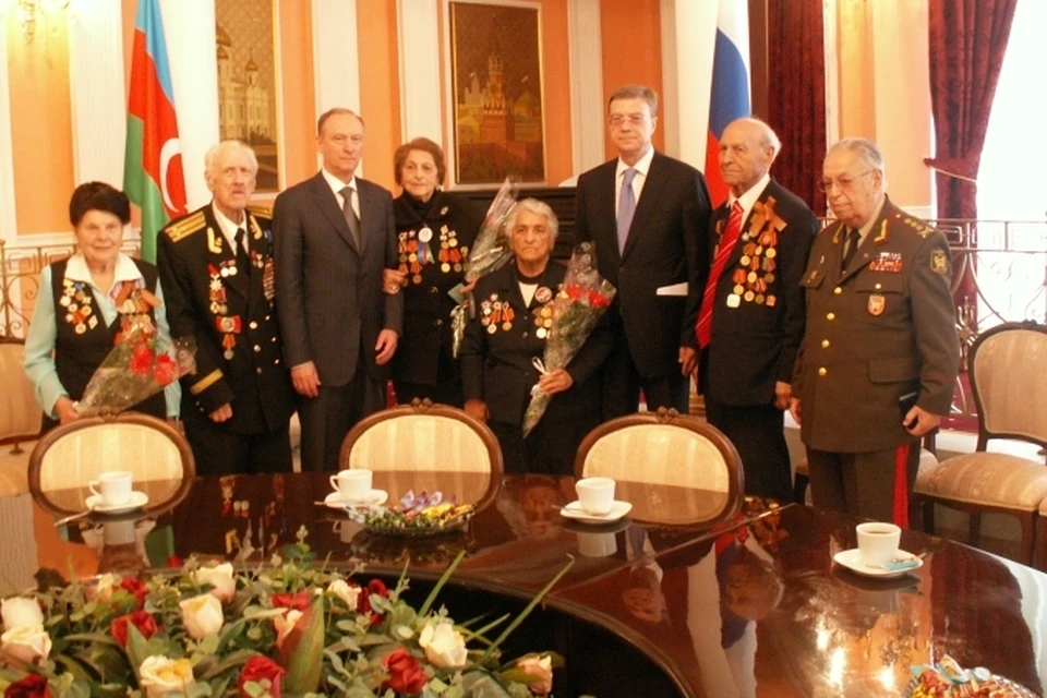 Секретарь Совета Безопасности Николай Патрушев и Посол России в Азербайджане Владимир  Дорохин с ветеранами.