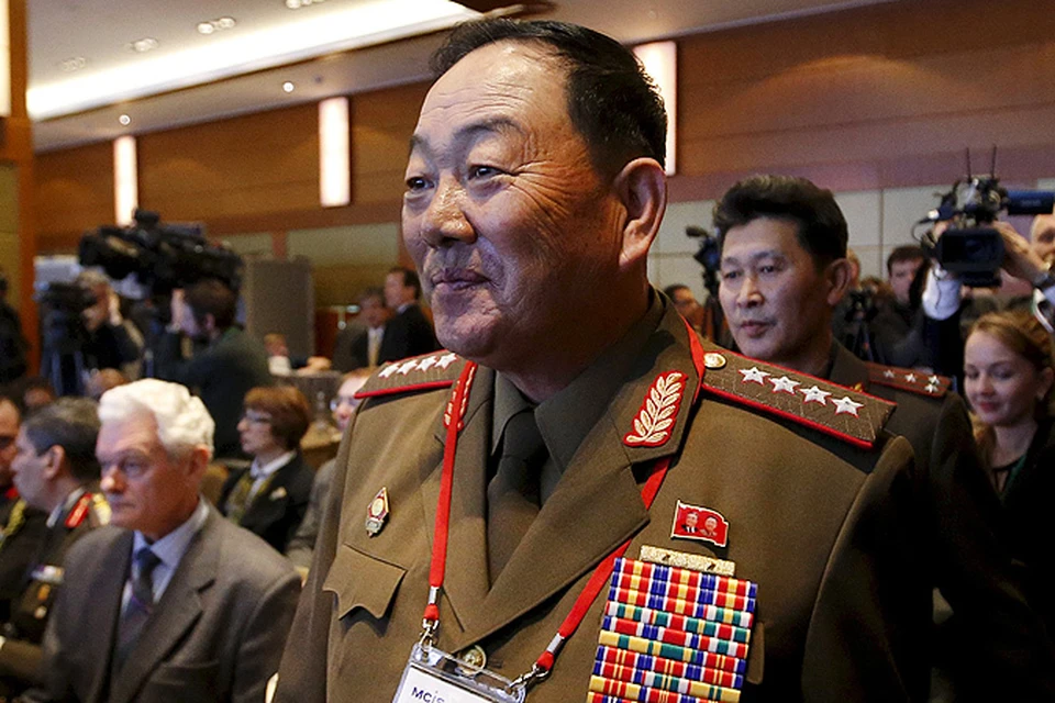 Пхеньян показал кадры с генералом, якобы расстрелянным за сон на совещании у Ким Чен Ына