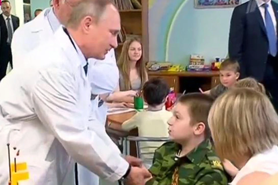 Путин поговорил с мужественным парнем 10-летним Ваней Вороновым, потерявшим руку и ноги от взрыва снаряда в Донбассе
