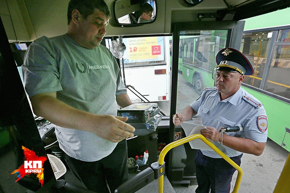 Рейд по общественному транспорту: автобусы с разбитыми стеклами и курящие в салоне водители