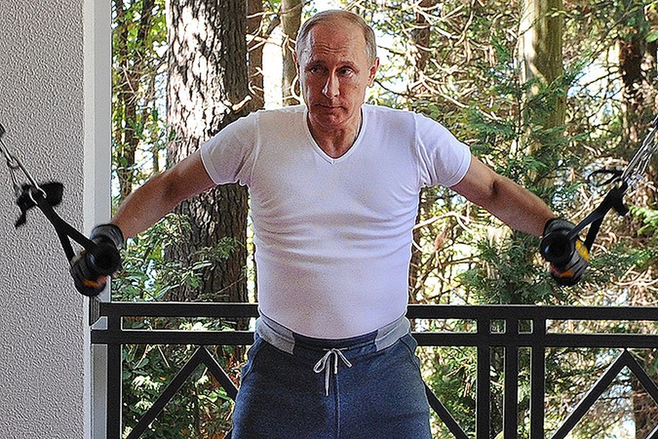 Сведение рук в исполнении российского президента.