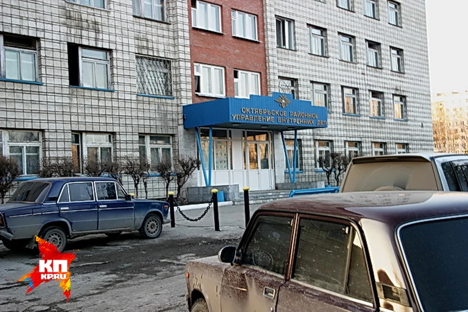 Задержанный с многочисленными травмами прямо из Октябрьского отдела полиции Новосибирска был доставлен в больницу, где и скончался.