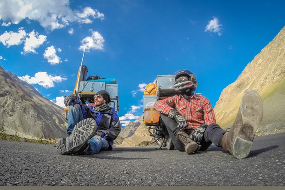 Путешественникам пришлось преодолевать самые опасные в мире горные перевалы в Гималаях. Фото: Тимур Конев