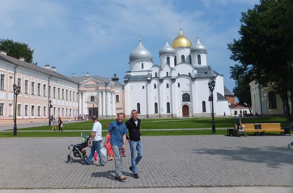 В Великий Новгород туристы приезжать любят - история древняя, Кремль красивый.