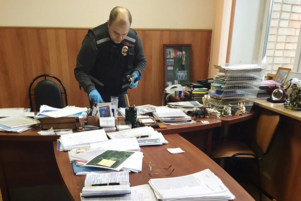 19 октября 2015 года около двух часов дня в своем служебном кабинете расстрелян первый замглавы Красногорского района Юрий Караулов