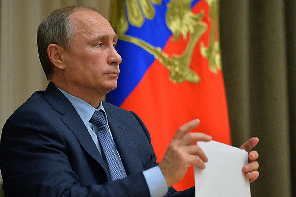 12 ноября 2015. Президент России Владимир Путин проводит в резиденции "Бочаров ручей" совещание о приоритетах космической деятельности РФ.
