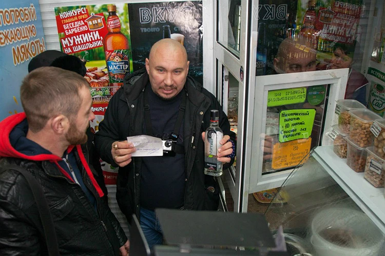 В Челябинске продавщица упала в обморок при виде активистов из «Трезвых дворов»
