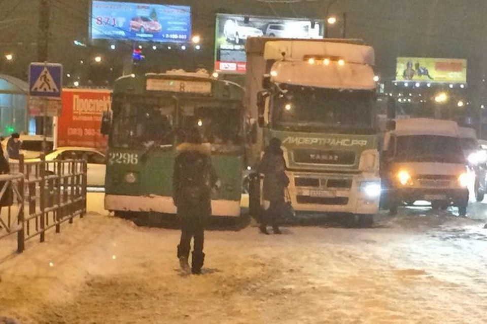 В Новосибирске случился транспортный коллапс. ФОТО: vk.com/act54