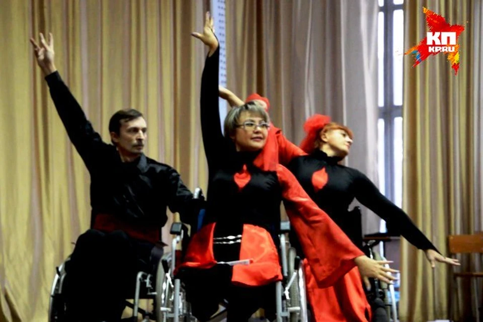 Эстрадно-Цирковая студия "Аквамарин" исполнила страстный испанский танец